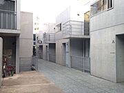 世田谷代田駅より徒歩2分 築17年7ヶ月 3階建の賃貸物件