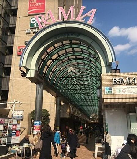 飯田橋セントラルプラザラムラ 徒歩13分。 990m
