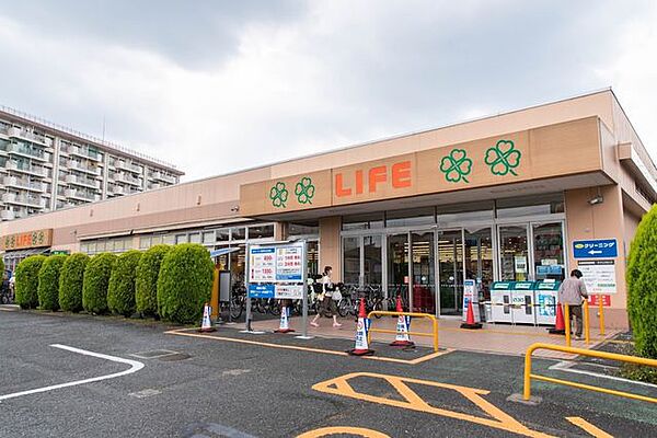ライフ前野町店 徒歩7分。 500m