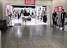 周辺：ユニクロ五反田TOC店 徒歩5分。 400m