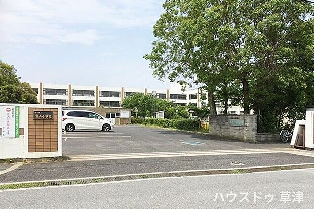 【葉山小学校】国道1号線近くにある1895年に葉山尋常高等小学校として創設された学校です。「自ら学び自分の成長を実感しながら仲間とともに伸びようとする子の育成」を重点目標とし教育を行っています…