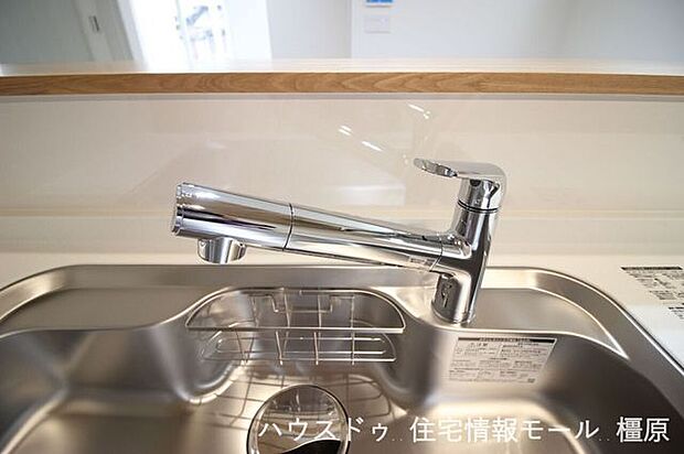 水栓一体型の浄水器は場所を取らずにきれいな水がいつでも利用できます。