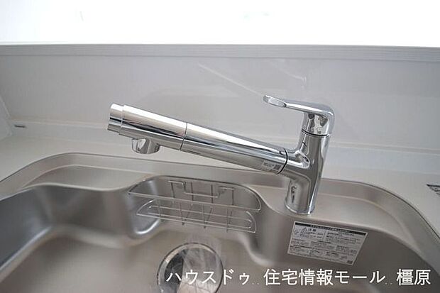 水栓一体型の浄水器は場所を取らずにきれいな水がいつでも利用できます。