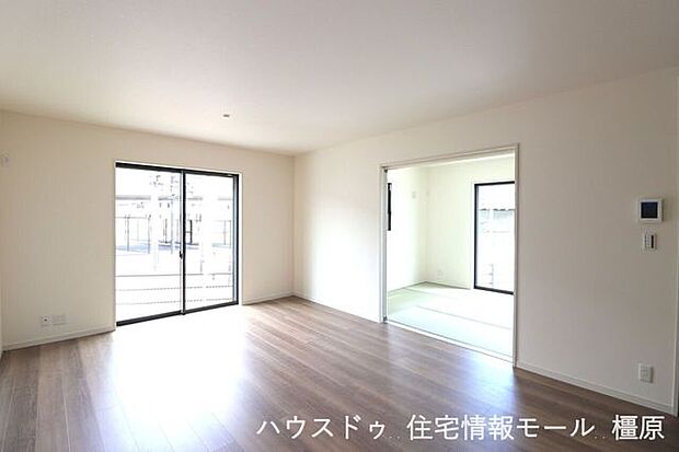 LDKは南向き!ポカポカと暖かな日差しが入ります