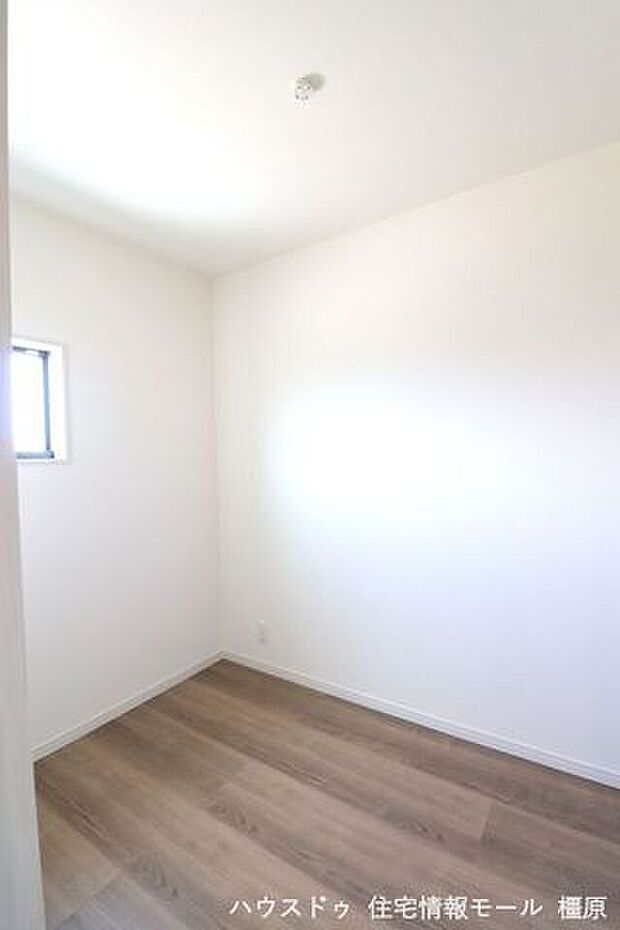 季節の家電やスーツケースなど大きな物もしっかりおさまります。