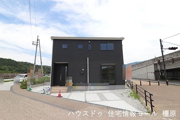 開放感あふれる南西角地!陽当たり重視のお客様におすすめの物件です