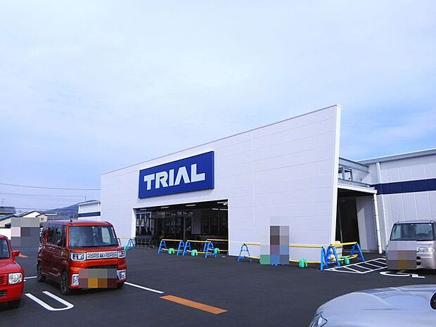 トライアル桜井粟殿店 900m