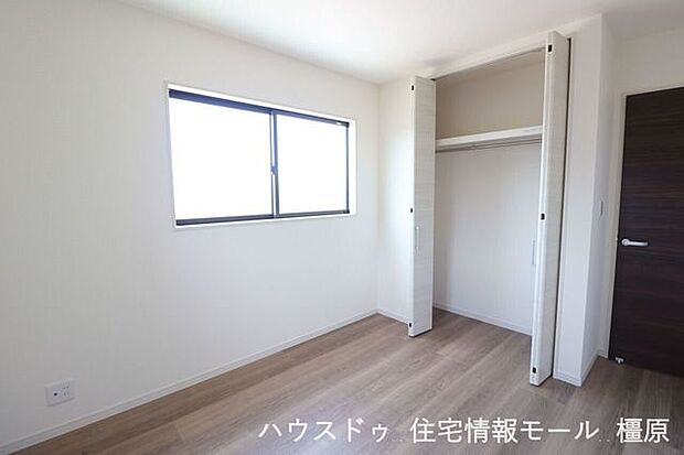 フローリング貼でお掃除楽々!いつも清潔に保てます。