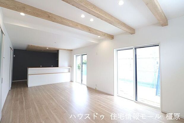 LDKは広々20帖!建売住宅ではなかなか無い広さを実現しました。南向きで日差しもたっぷり入ります。