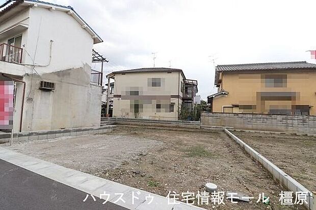 18帖の大きなリビングや豊富な収納にご注目ください(2025年11月10日撮影)