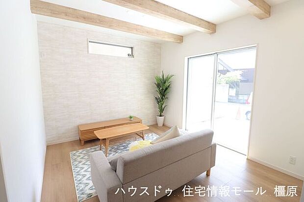 LDKは南向き!ポカポカと暖かな日差しが入ります。