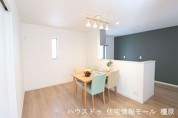 広々とした視線で料理ができる対面式キッチン。ご家族との会話も楽しめる空間です