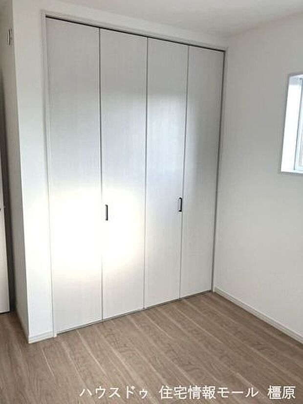 フローリング貼でお掃除楽々！いつも清潔に保てます。