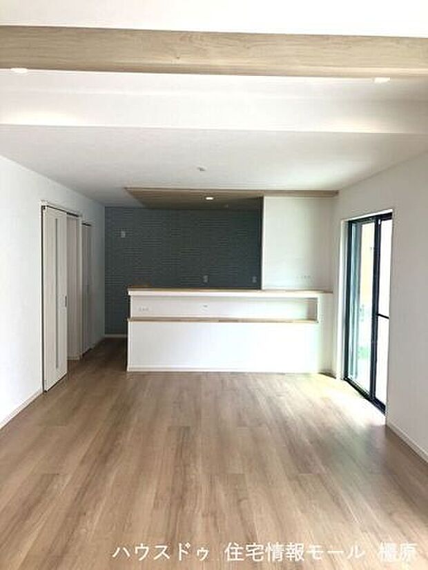 広々とした視線で料理ができる対面式キッチン。ご家族との会話も楽しめる空間です