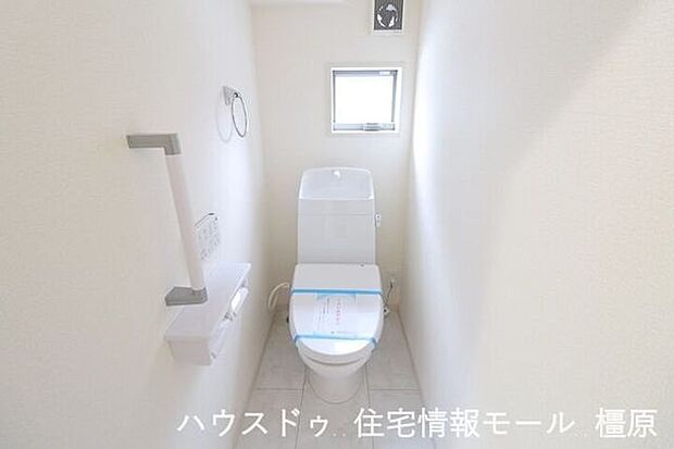 1・2階共に温水洗浄便座を完備しました。