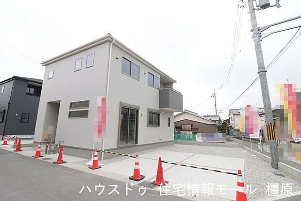 周辺は交通量が少なく、小さなお子様がいらしても安心。とっても静かな環境です。