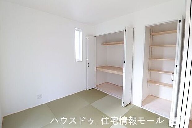 クローゼットタイプの押入れはふすま貼替の手間も無く、お手入れ楽々です。