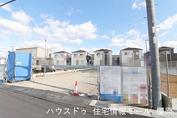 建築工事が始まりました。完成までの工程もしっかりご確認いただけます。（2026年1月6日撮影）