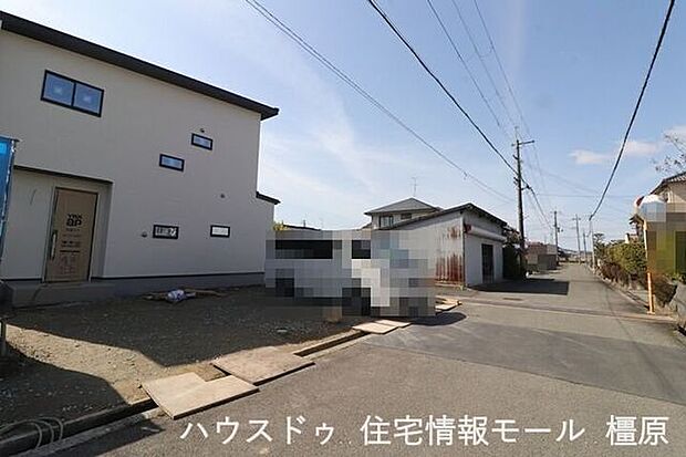 周辺は交通量が少なく、小さなお子様がいらしても安心。とっても静かな環境です。(2026年3月5日撮影)