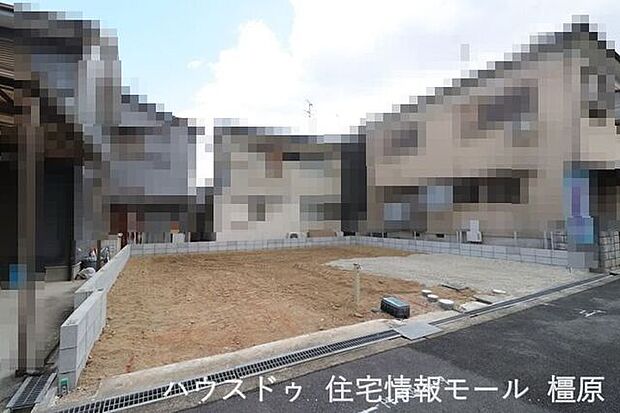 これから工事が始まりますので基礎や構造部分もしっかりご確認いただけます。現地と合わせてモデルルームも是非ご覧下さい。（2026年2月3日撮影）