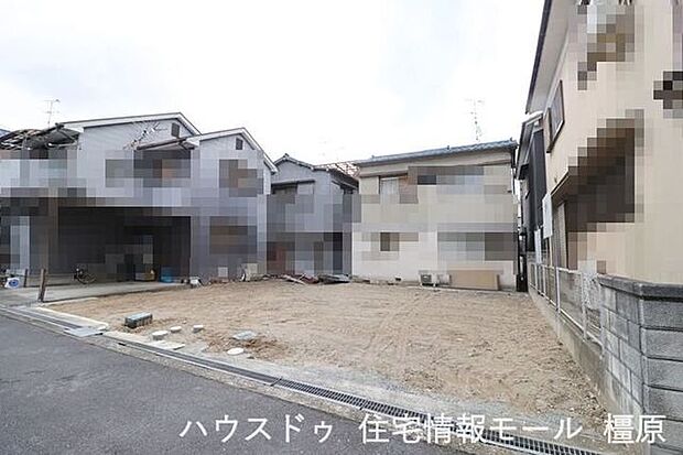 周辺は交通量が少なく、小さなお子様がいらしても安心。とっても静かな環境です。(2026年1月8日撮影)