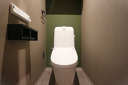 シンプルで使いやすい、落ち着いたトイレ、リフォームで一新された、清潔感のある水回りです。