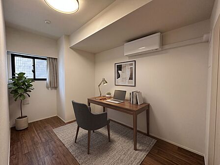 テレワークや書斎、子供部屋など多用途に活用できる洋室。クローゼットも完備した空間。※家具や装飾はCG画像となり販売対象には含まれません。
