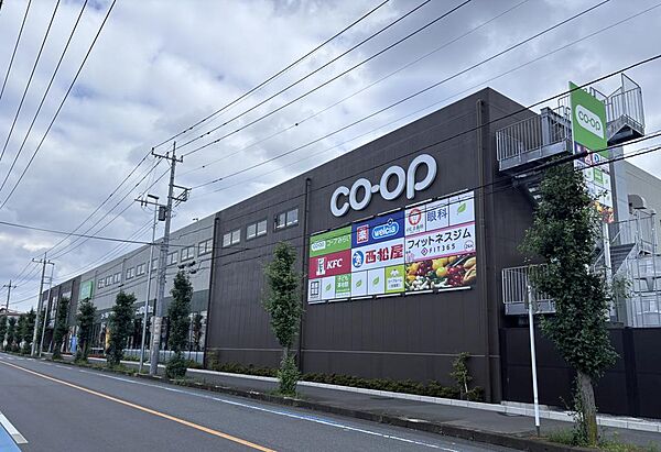 コープ坂戸薬師町店　徒歩３分２００ｍ