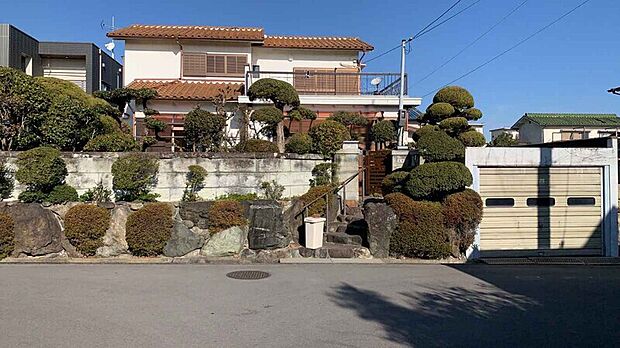 【現地外観写真】◆前面に鶴山台7号公園があり南向きで明るい物件です。◆お気軽にお問い合わせください。お待ちしております♪