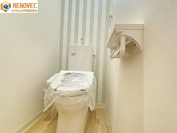 【2階　トイレ】◆快適で清潔な温水洗浄便座◆個室のリラックスタイムをお楽しみください◆洗浄付温便座で冬でもポカポカ