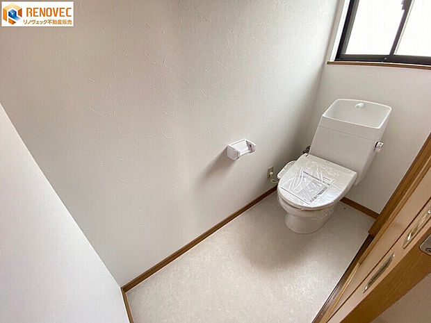 【トイレ】◆快適で清潔な温水洗浄便座◆個室のリラックスタイムをお楽しみください◆各階にトイレがあれば少しは朝のトイレラッシュの緩和になりますでしょうか