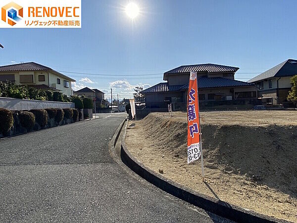 【前面道路含む現地写真】◆お客様の「ありがとう」をやりがいに、誠心誠意お応え致しますリノヴェックでは、丁寧なサービスと幅広いご提案をさせて頂きます安心の住まい探しをしませんか？