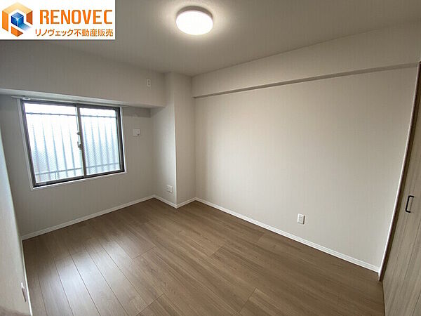 【洋室2】◆約6.0帖の洋室です◆大きなクローゼット付きのお部屋です！住空間がスッキリして快適に過ごせそうですね♪