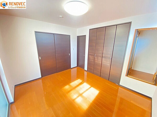 【1階　洋室】◆約7．0帖の洋室です◆リビングつながりのお部屋ですので、扉を開放してリビングの延長として使えます♪◆お気軽にお問い合わせください♪