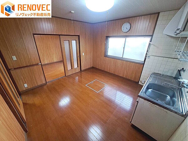 【ダイニングキッチン】◆2面採光なので2方向から光を取り込めるため、部屋全体が明るくなり、窓を開ければ空気の通り道ができて換気もしやすくなります♪