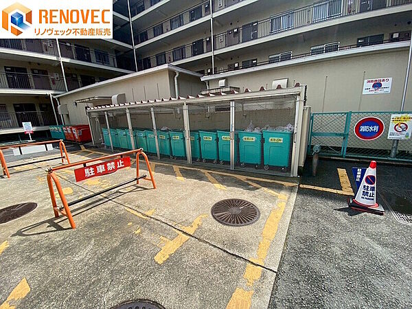 【ゴミステーション】◆敷地内にあるのでゴミ出しが楽になります♪◆マンションのゴミ捨て場は、住民の生活を快適にするための重要な設備です。ルールを守り、マナーを意識して利用しましょう。