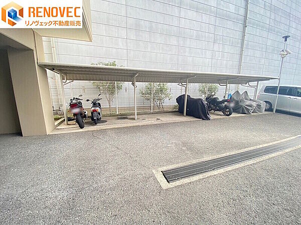 【駐輪場】◆きちんと整列され管理が行き届いた駐輪場◆屋根があるので雨から自転車を守ります◆通学・通勤に便利な駐輪場です◆ルールを守ってキレイに駐輪しましょう