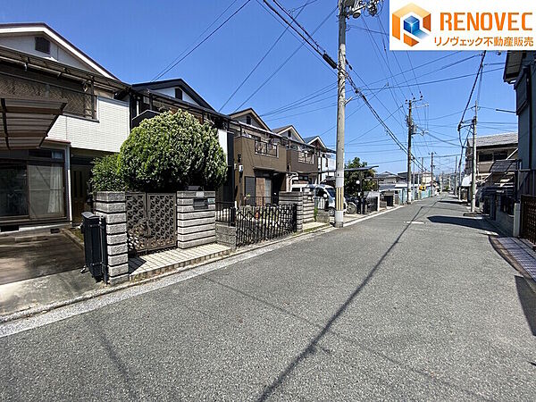 【前面道路含む現地写真】◆お客様の「ありがとう」をやりがいに、誠心誠意お応え致しますリノヴェックでは、丁寧なサービスと幅広いご提案をさせて頂きます安心の住まい探しをしませんか？