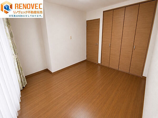 【2階　洋室2※AI加工】◆2面採光のお部屋は、窓を開けると空気の通り道が自然にできるため、風通しが抜群に良く、湿気やニオイ対策に有効です。