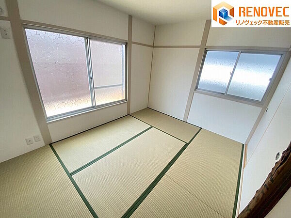 【2階　和室】◆和室には、リラックス効果、調湿効果、防音効果、汎用性の高さなど、様々なメリットがあります♪畳は断熱性が高いため、冬場でも足元が冷えにくいです！