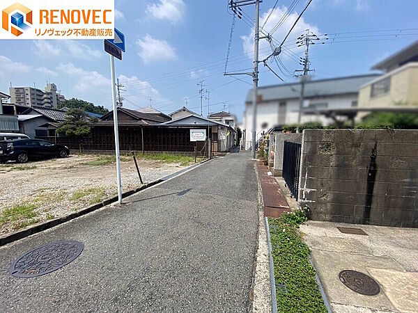 【前面道路含む現地写真】◆お客様の「ありがとう」をやりがいに、誠心誠意お応え致しますリノヴェックでは、丁寧なサービスと幅広いご提案をさせて頂きます安心の住まい探しをしませんか？