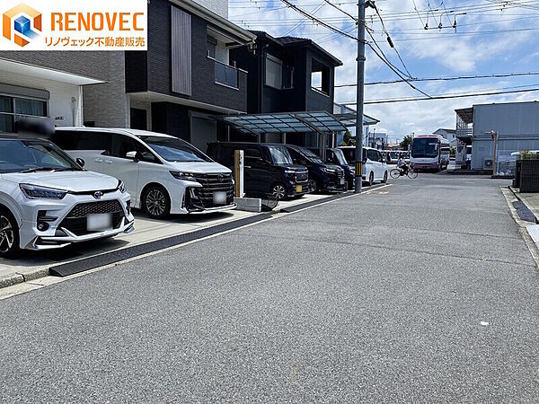 【前面道路含む現地写真】◆お客様の「ありがとう」をやりがいに、誠心誠意お応え致しますリノヴェックでは、丁寧なサービスと幅広いご提案をさせて頂きます安心の住まい探しをしませんか？