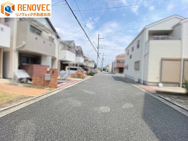 【前面道路含む現地写真】◆お客様の「ありがとう」をやりがいに、誠心誠意お応え致しますリノヴェックでは、丁寧なサービスと幅広いご提案をさせて頂きます安心の住まい探しをしませんか？