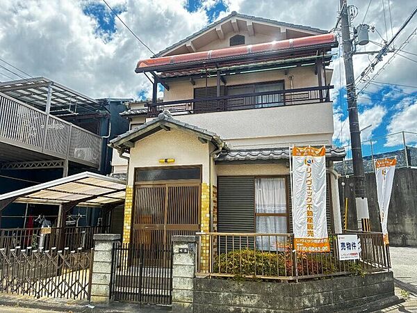 ◆建替え用地に最適です角地だから実現できる、ワンランク上の住まいづくり。明るさと開放感に包まれた、家族の笑顔が広がる理想の住環境です。