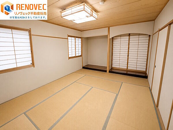 【2階　和室※AI加工】◆大きな窓からたっぷりの陽光と風が舞い込むお部屋です◆たっぷりの収納スペースで住空間もスッキリ！快適に過ごせそうですね♪