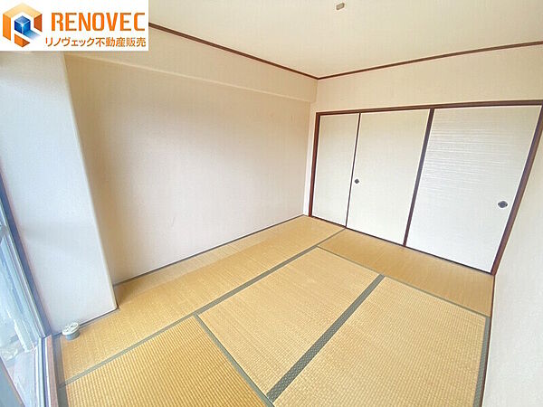 【和室】◆すぐに横になれる和室は、みんながほっと一息つける空間◆リビングに面した和室は重宝します◆ほっこりできる和室でくつろぐひととき