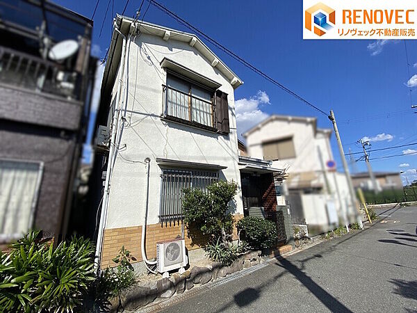 【前面道路含む現地写真】◆土地面積69．77？、建築条件なしの古家付き土地。◆お好きなハウスメーカーや工務店で建築可能です。◆ご家族の理想やこだわりを詰め込んだ、自由な住まいづくりを楽しめます♪