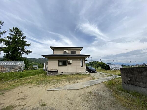 detached 山形県南陽市宮内2155-3
地図を見る