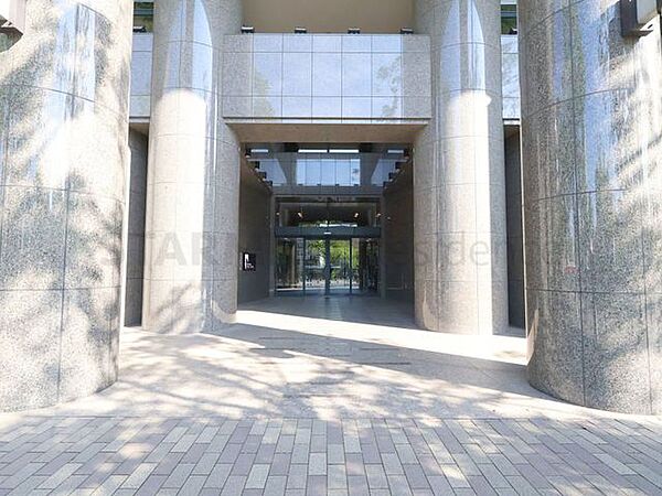 安心のオートロック、防犯カメラ付きのエントランス