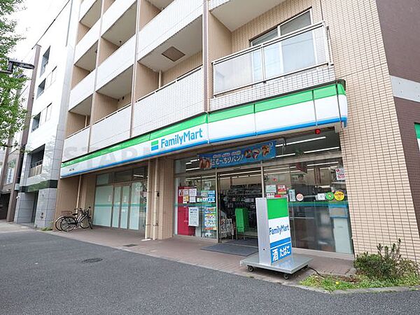 ファミリーマート大塚三丁目店 110m